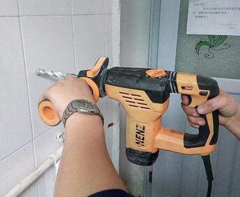 瓷磚打眼怎么做？需要注意什么呢？