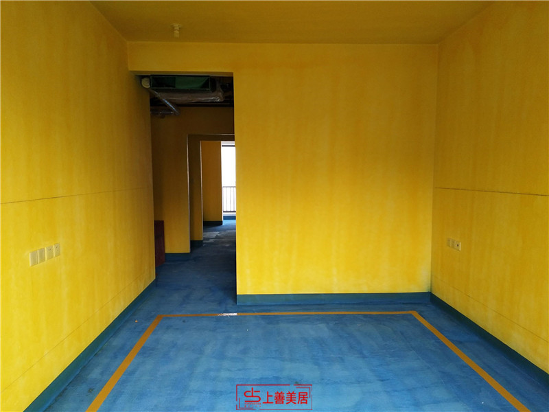 融創(chuàng)中心155平