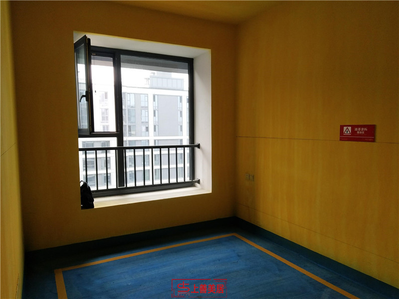 融創(chuàng)中心155平