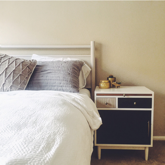 床頭柜如何正確選擇？小編來(lái)教你幾招！