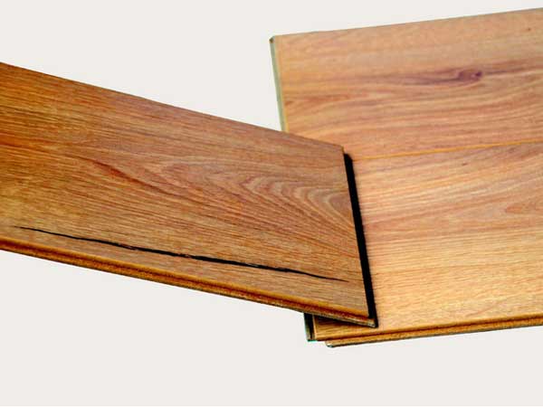 三層實(shí)木地板